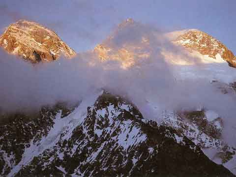 
Broad Peak North, Central And Main Summits At Sunset - 3x8000 Mein grosses Himalaja-Jahr: Kangchendzoonga, Gasherbrum II, Broad Peak, Cho Oyu book
